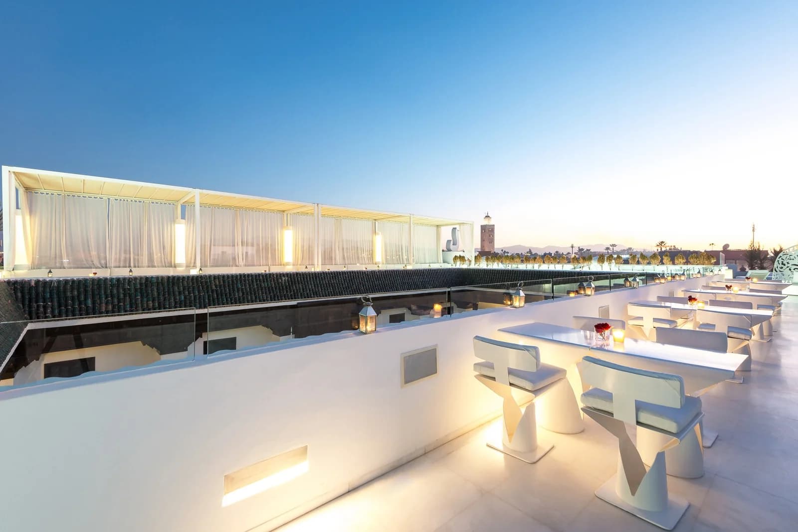 Riad Elisa rooftop and restaurant atmosphere
