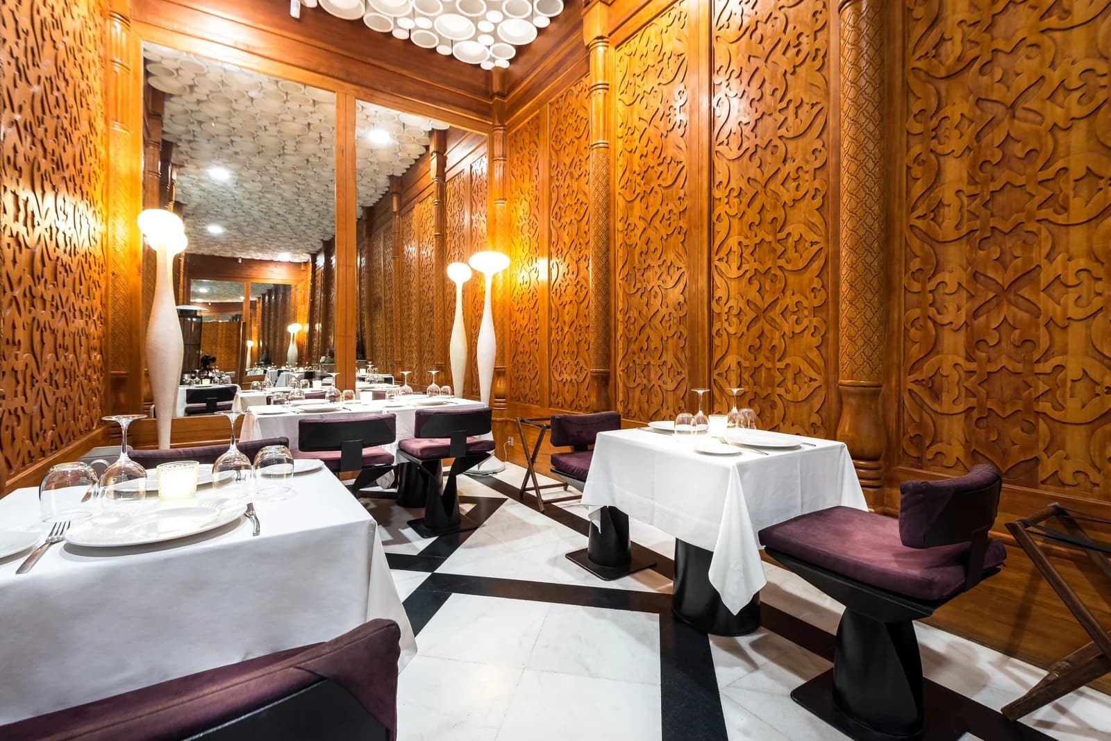 Riad Elisa rooftop and restaurant atmosphere